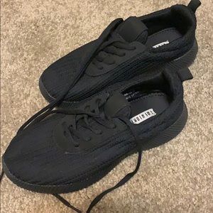 Black sneakers *new